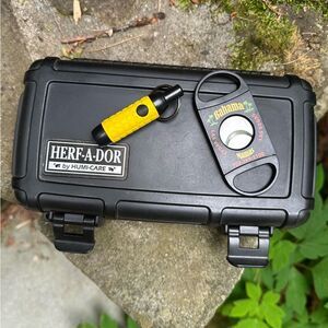 Black Portable Herf-a-dor Humidor Cigar Case and Accessories